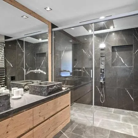 Super Luxury Serviced Next To Gstaad Apartment *