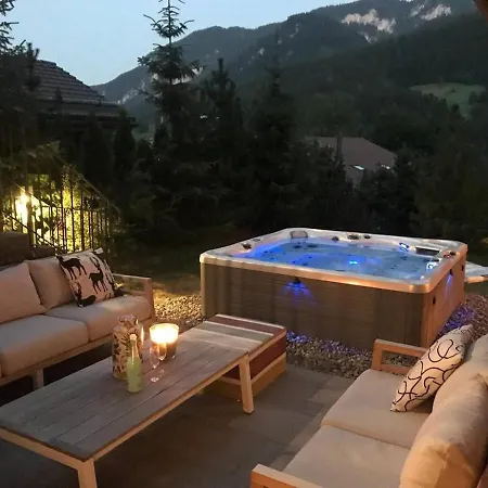 Super Luxury Serviced Next To Gstaad Apartment