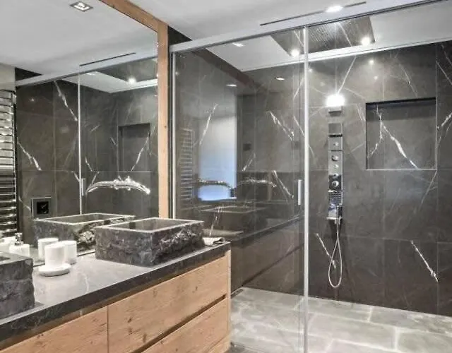 Super Luxury Serviced Next To Gstaad アパート *