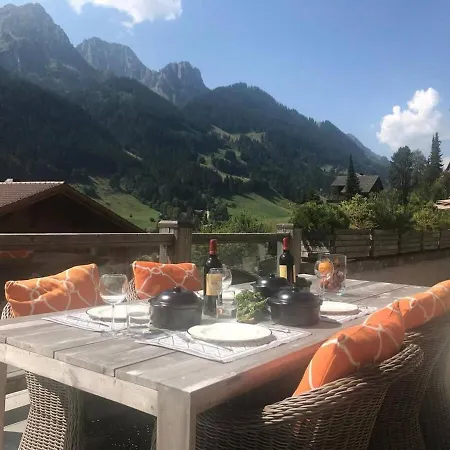 Super Luxury Serviced Next To Gstaad Διαμέρισμα