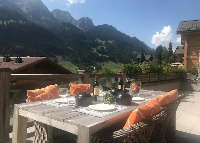 Super Luxury Serviced Next To Gstaad Apartment